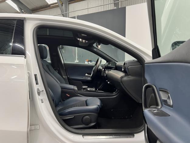 MERCEDES-BENZ A 180 Toit Pano Attelage   