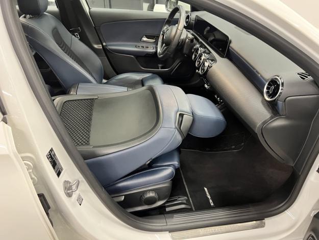 MERCEDES-BENZ A 180 Toit Pano Attelage   