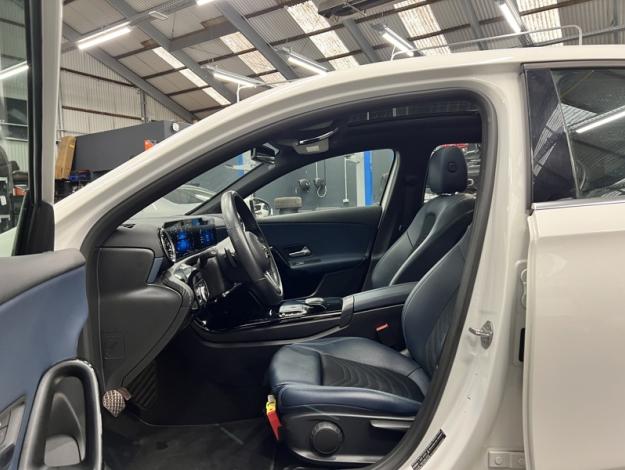 MERCEDES-BENZ A 180 Toit Pano Attelage   