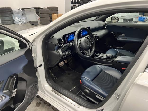MERCEDES-BENZ A 180 Toit Pano Attelage   