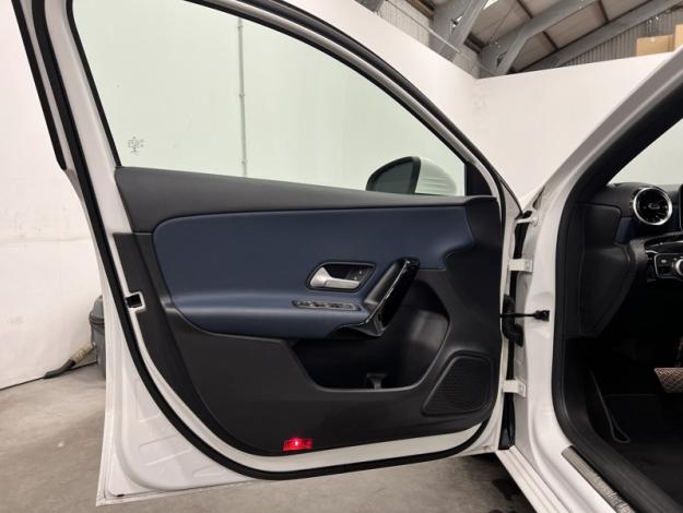 MERCEDES-BENZ A 180 Toit Pano Attelage   
