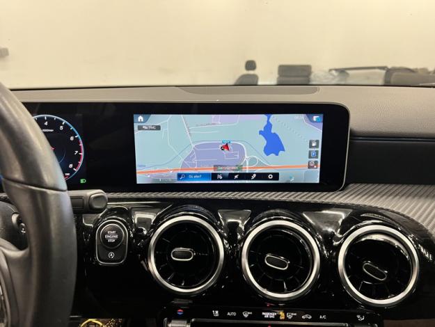 MERCEDES-BENZ A 180 Toit Pano Attelage   