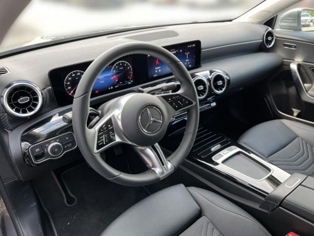 MERCEDES-BENZ A trida A 200 (10/21)
