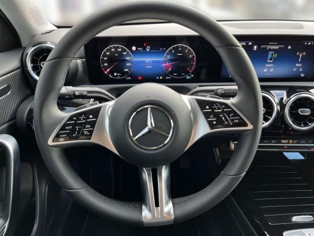 MERCEDES-BENZ A trida A 200 (11/21)