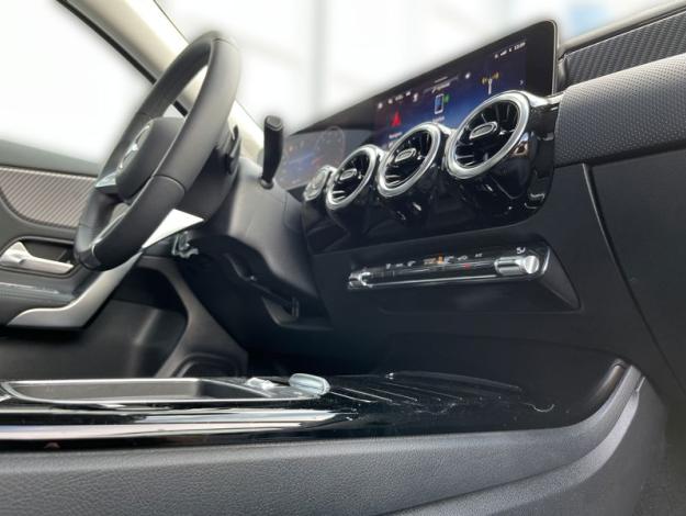 MERCEDES-BENZ A trida A 200 (17/21)