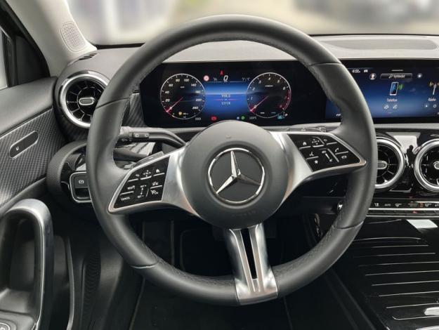 MERCEDES-BENZ A-Třída A 200 (11/21)