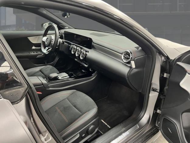 MERCEDES-BENZ CLA 180 Coupé AMG Pack Night Burmester  