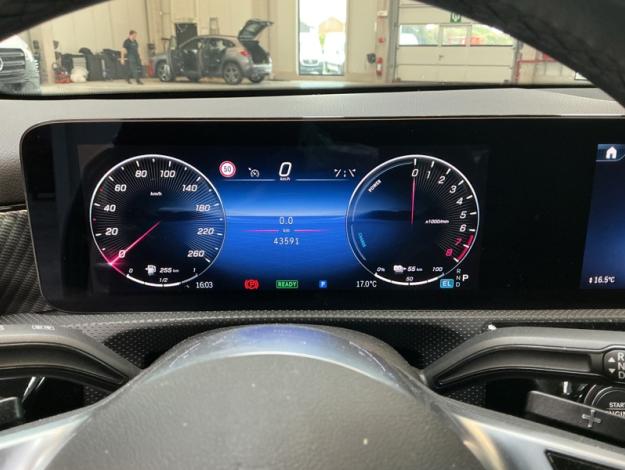 MERCEDES-BENZ A 250 e Facelift Business Line  