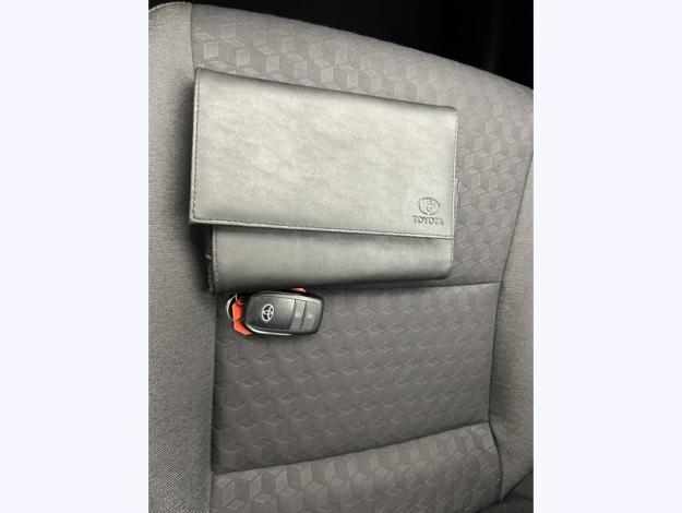 TOYOTA Yaris 116h Design  PACK CONFORT