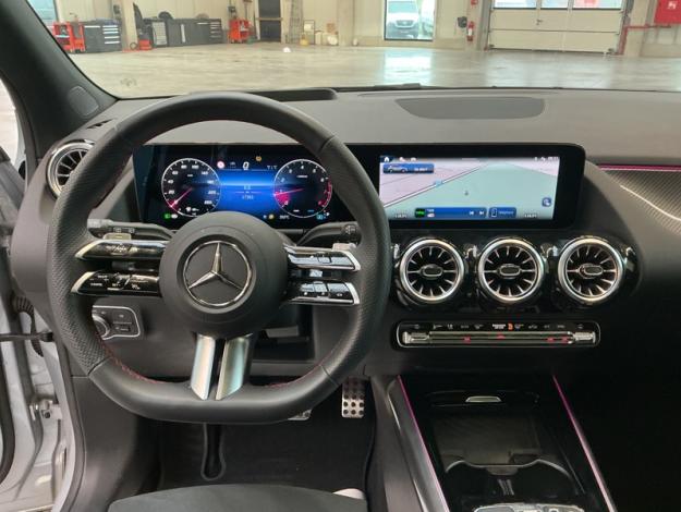 MERCEDES-BENZ GLA 180 AMG Pack Night Toit Pano  