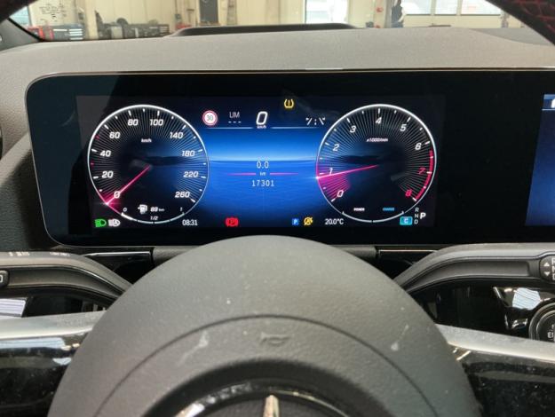 MERCEDES-BENZ GLA 180 AMG Pack Night Toit Pano  