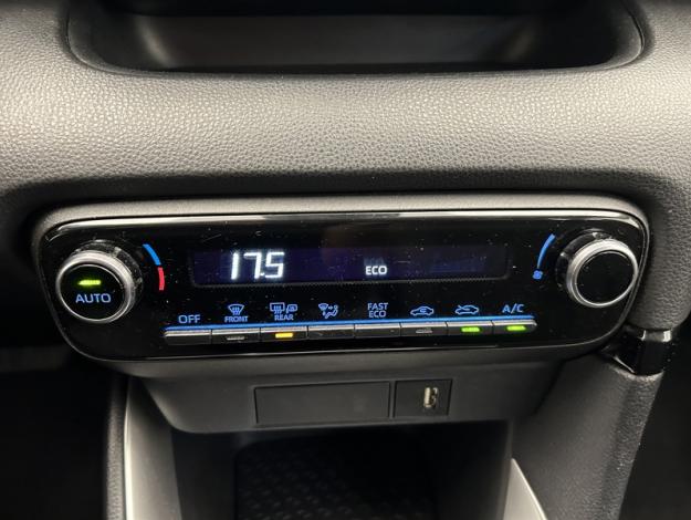 TOYOTA Yaris 116h Dynamic Business   