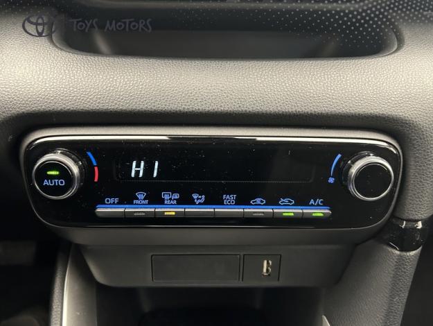 TOYOTA Yaris 116h Design  