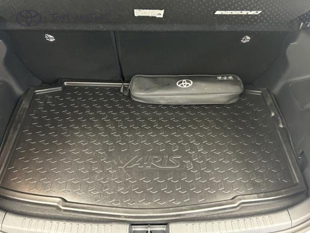 TOYOTA Yaris 116h Design  
