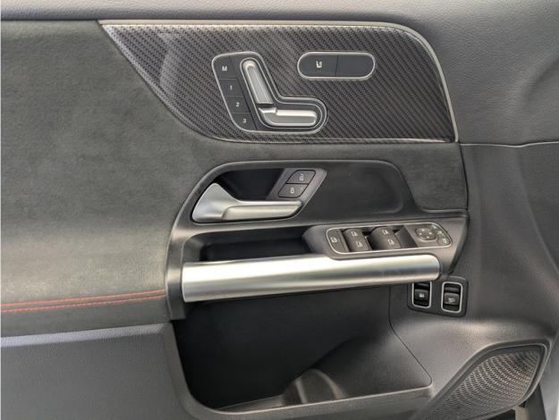 MERCEDES-BENZ GLA 250 e AMG Line  
