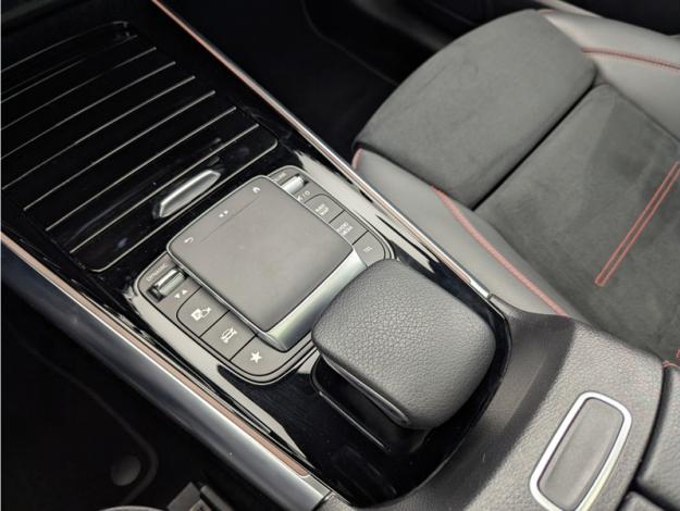 MERCEDES-BENZ GLA 250 e AMG Line  