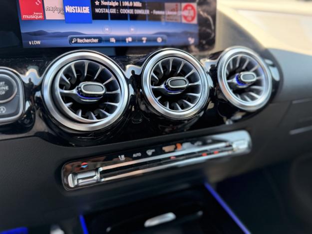 MERCEDES-BENZ GLA 180 AMG Line  