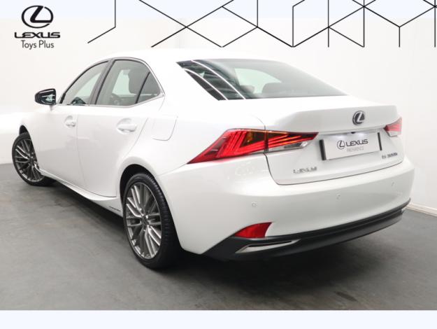LEXUS IS 300h  