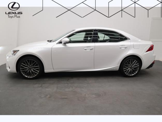 LEXUS IS 300h  