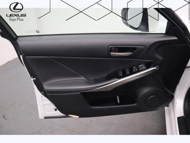 LEXUS IS 300h  