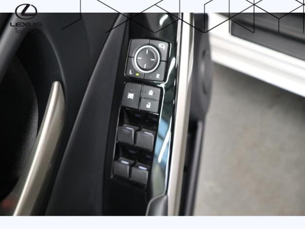 LEXUS IS 300h  