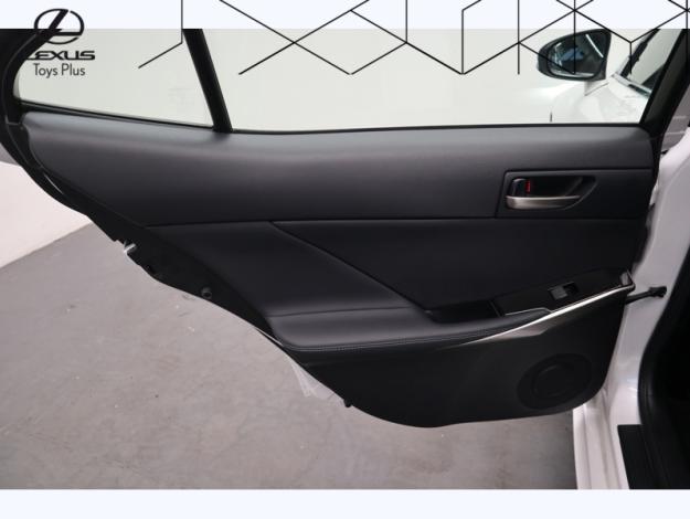LEXUS IS 300h  