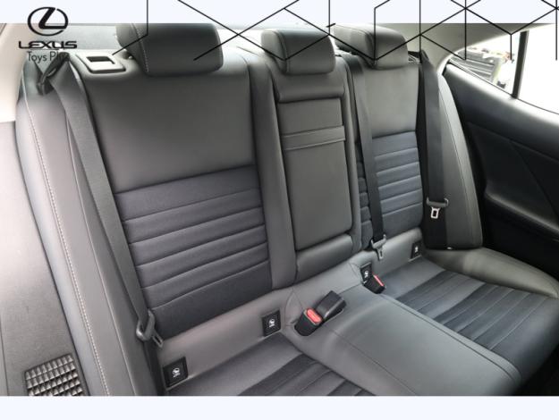 LEXUS IS 300h  