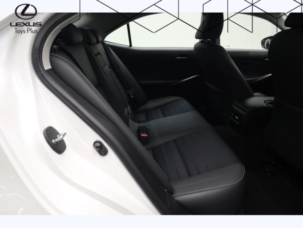 LEXUS IS 300h  