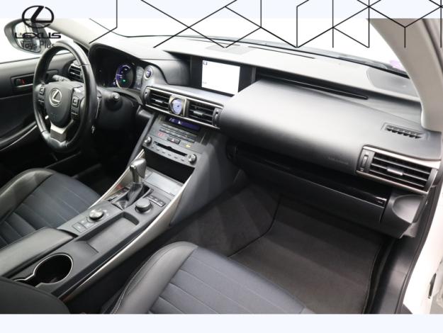 LEXUS IS 300h  