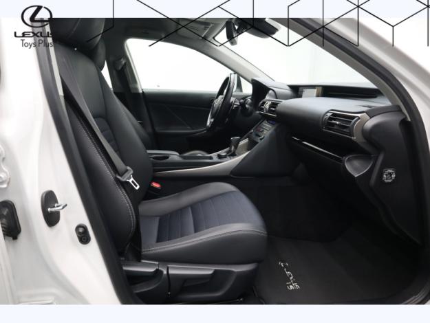 LEXUS IS 300h  