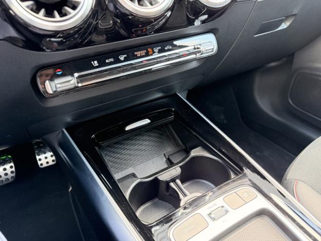 MERCEDES-BENZ GLA 200 d AMG Line  