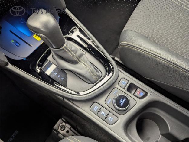 TOYOTA Yaris Cross 1.5 HYBRID 116H TRAIL AWD PANO TECH  