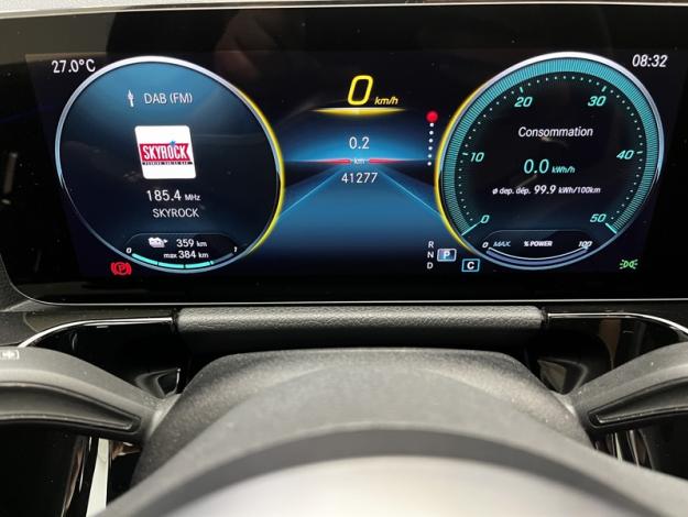 MERCEDES-BENZ EQA 250+ AMG Line  