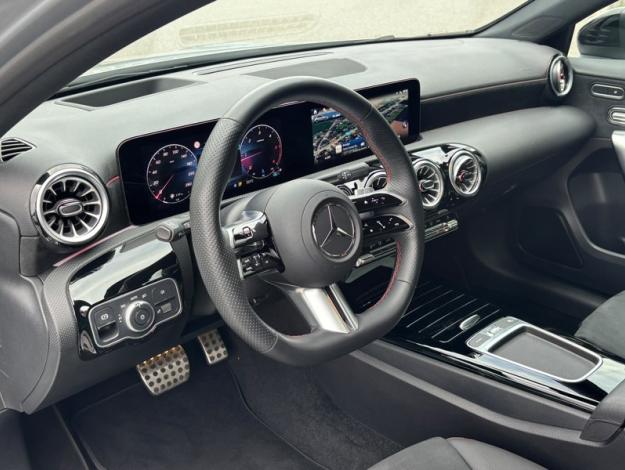 MERCEDES-BENZ A 180 d AMG Pack Night Toit Pano  