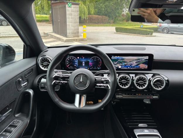 MERCEDES-BENZ A 180 d AMG Pack Night Toit Pano  