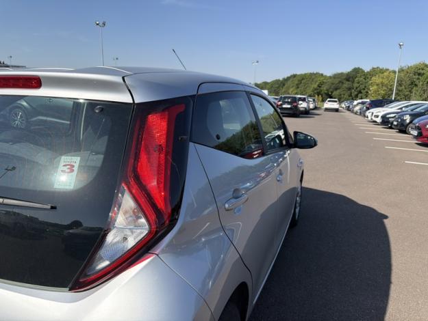 TOYOTA Aygo 1.0 VVT-i x-play  