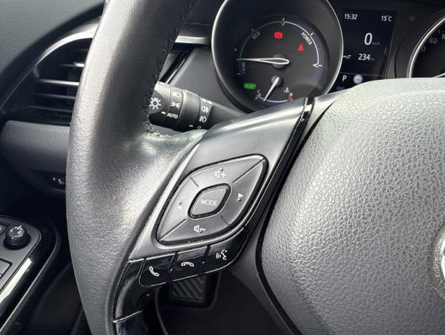 TOYOTA C-HR 122h design  