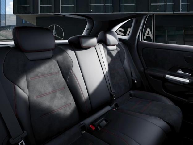 MERCEDES-BENZ GLA 200 d AMG Line  GLA 200 d AMG Line