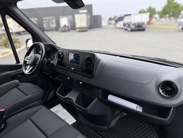 MERCEDES-BENZ Sprinter 215 CDI Fourgon Compact  