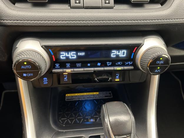 TOYOTA RAV4 2WD 218ch Lounge  