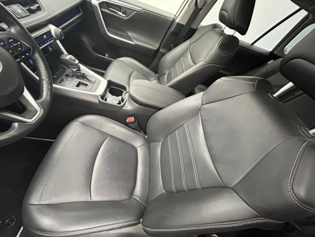 TOYOTA RAV4 2WD 218ch Lounge  