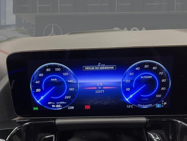 MERCEDES-BENZ EQA 250 + AMG Toit Pano Attelage  