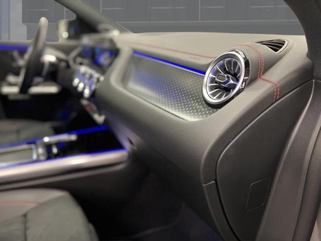 MERCEDES-BENZ EQA 250 + AMG Toit Pano Attelage  
