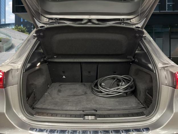 MERCEDES-BENZ EQA 250 + AMG Toit Pano Attelage  