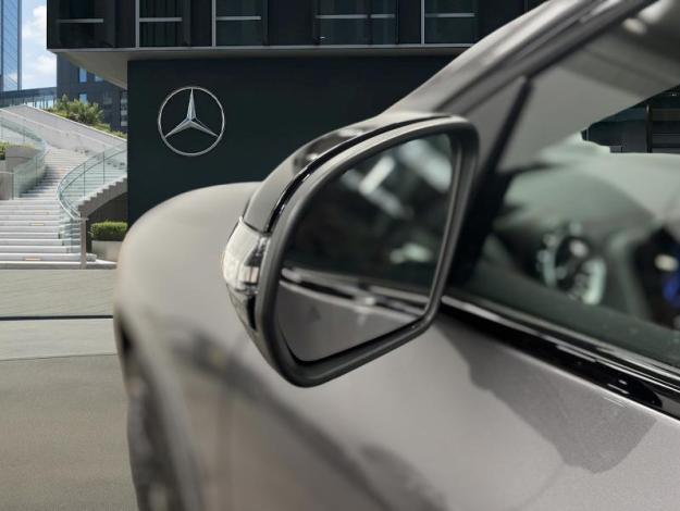 MERCEDES-BENZ EQA 250 + AMG Toit Pano Attelage  
