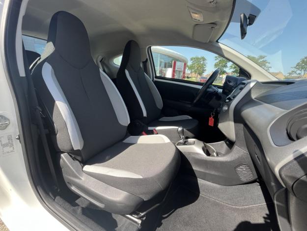 TOYOTA Aygo x-play x-shift  1.0 69 ch 