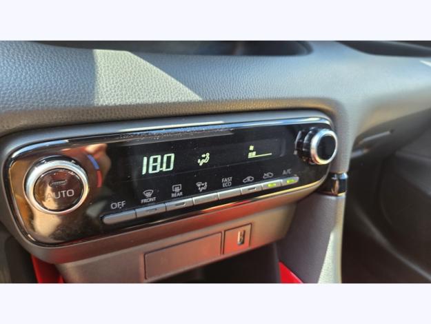 TOYOTA Yaris Hybride 116h Design   