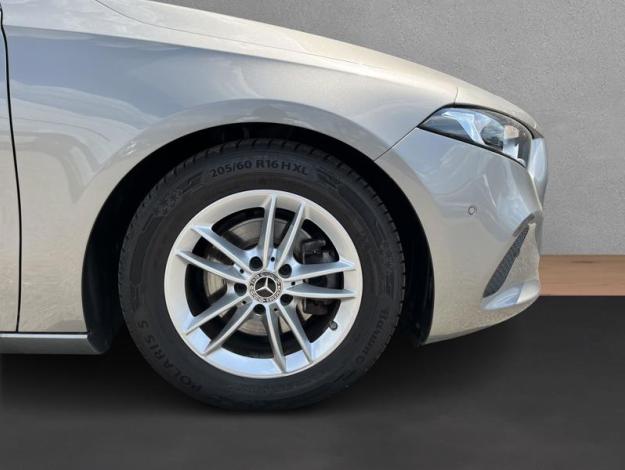 MERCEDES-BENZ Třídy A A 180 (9/20)