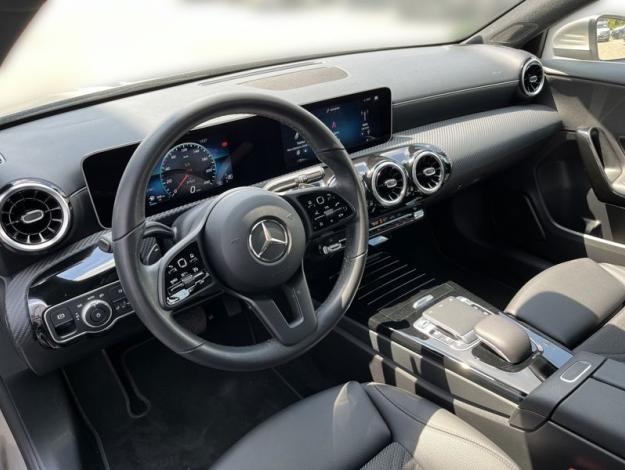 MERCEDES-BENZ Třídy A A 180 (10/20)