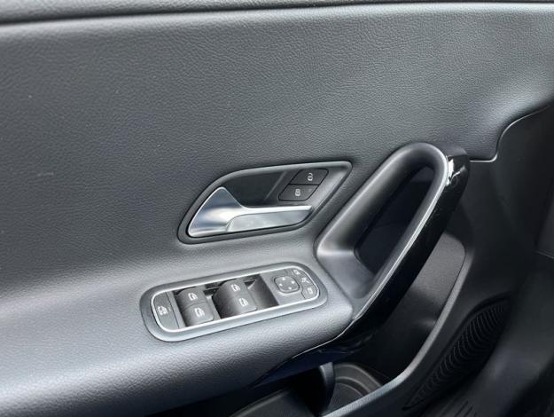 MERCEDES-BENZ Třídy A A 180 (13/20)